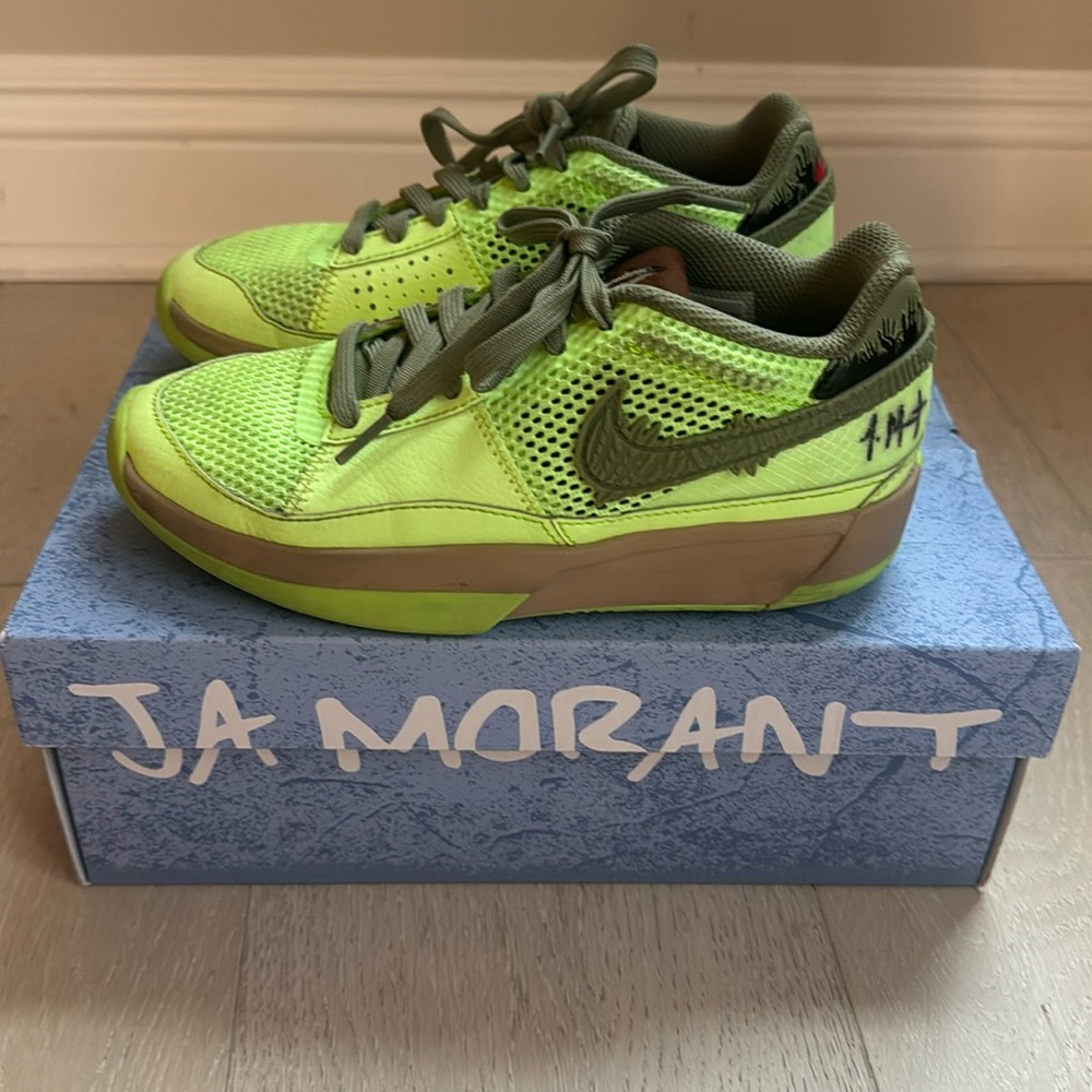 NIKE Kids Ja 1 Halloween Zombie size 3Y